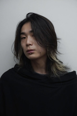 ミディアムウルフ × モノトーンバイカラー