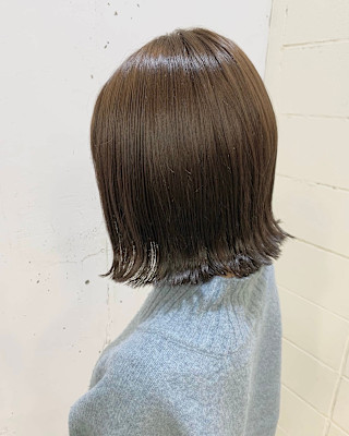 ぱつっとボブ×オリーブカラー