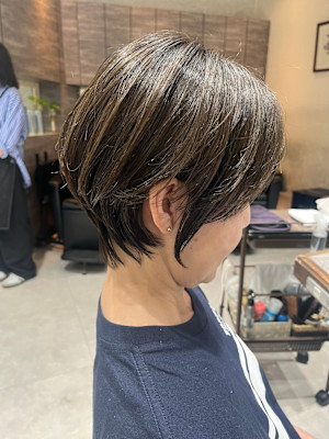 髪にボリュームを！30代40代50代小顔ショートスタイル