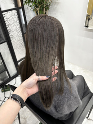 オリーブベージュ