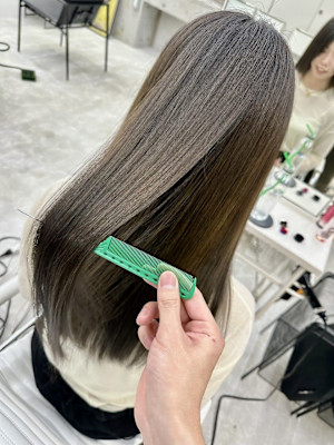 オリーブグレージュ×りんご幹