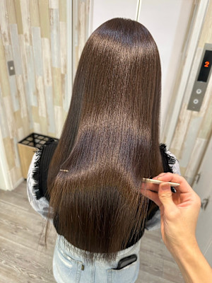 シンプルストレート大人ミディナチュラルブロンドベージュ渋谷