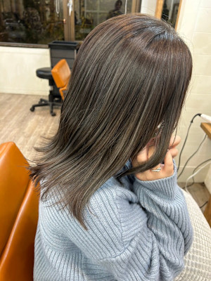 シンプルストレート大人ミディナチュラルシークレットハイライト