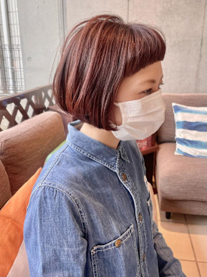 オン眉ボブで個性的に