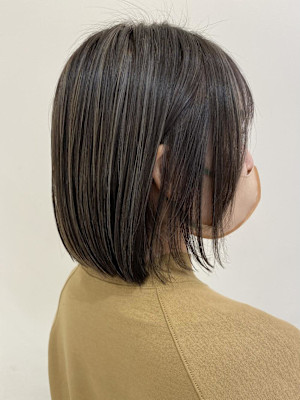 細めでお洒落なコントラストハイライトボブ