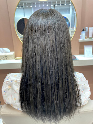 暗髪ミディアムストレート！