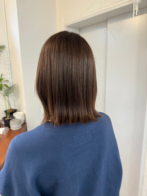 オリーブベージュ×切りっぱなしロブ