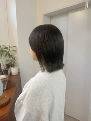 切りっぱなしスタイル×艶感ボブスタイル
