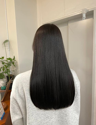 艶カラー×ストレートスタイル