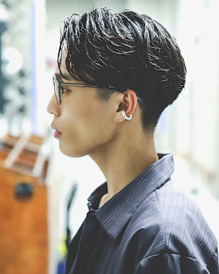 ツーブロック爽やかアップバングリバースパーマ