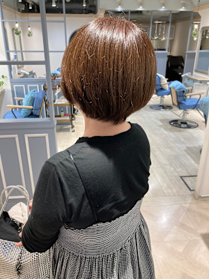 オリーブブラウン耳かけ丸みショートボブ赤羽岩淵王子美容室