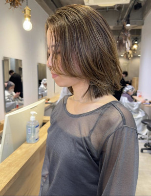 林　直人　ボブ/ハイライト/カーキベージュ