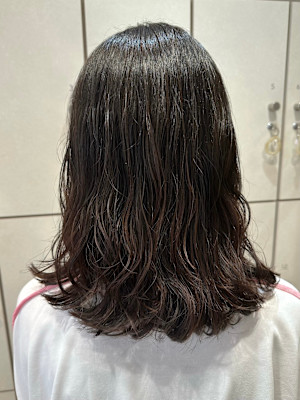 ウェーブヘアゆるふわニュアンスパーマレイヤーミディアムカット
