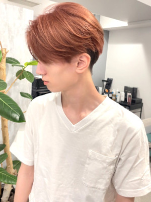 センターパート ピンクベージュ マッシュ ツーブロック