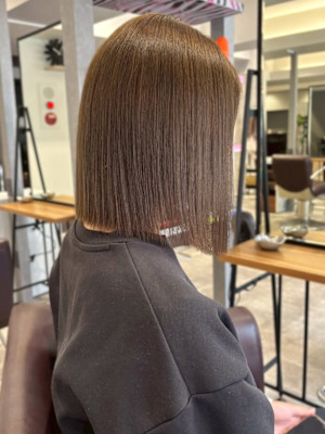 オリーブグレージュ 切りっぱなしボブ 縮毛矯正 透明感カラー