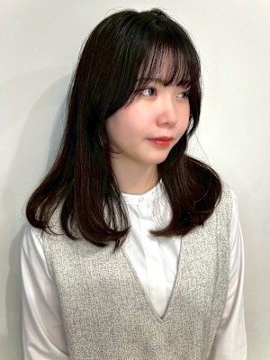 内巻きワンカール 顔周りレイヤー 暗めブラウンベージュ