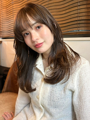 ミディアムレイヤー　顔まわりレイヤー　ブリーチなしカラー