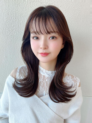 後れ毛が可愛い顔周りハイレイヤーロングチェリーブラウン 