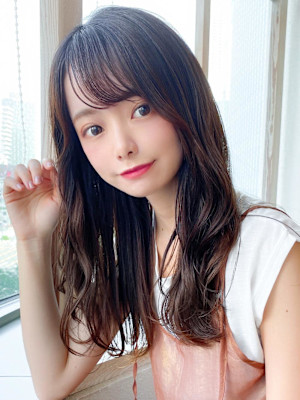 後れ毛が可愛い顔周りハイレイヤーロングチェリーブラウン 