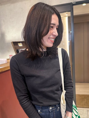 くびれヘア 顔周りレイヤー アッシュブラウン くびれミディ