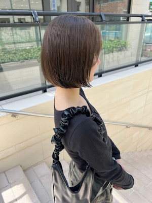 透明感カラー　オリーブベージュ　ミニボブ