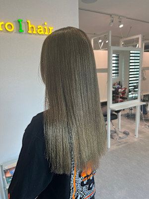 オリーブベージュ