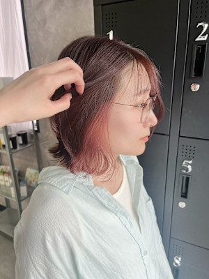 イヤリングカラーコーラルピンク！〈伊藤〉