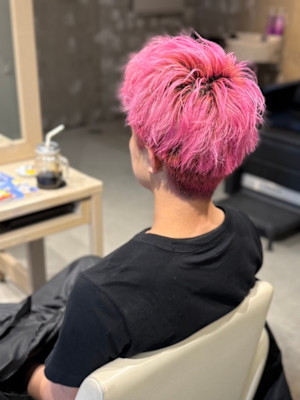 髪色楽しんでピンク！