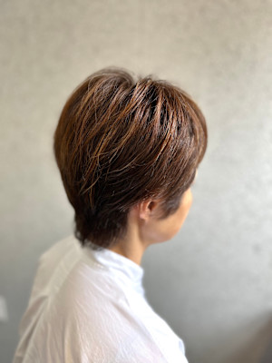 上品さ引き立つ大人カラーショート