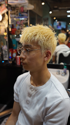 金髪スパイキーショート