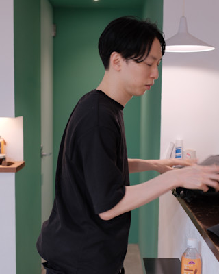 ソフトな刈り上げとセンターパート