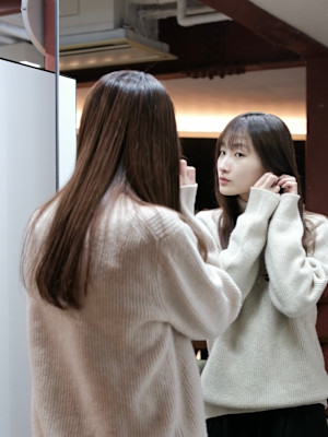 暗髪＋艶髪ロングヘア