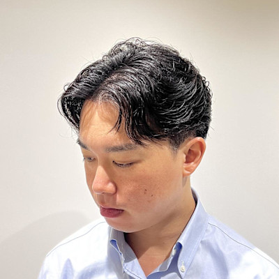 耳上フェザーショート