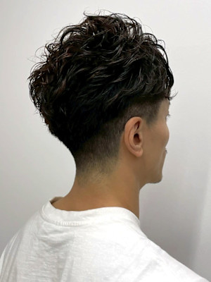 ニュアンスパーマ 刈り上げショート カジュアル 20代