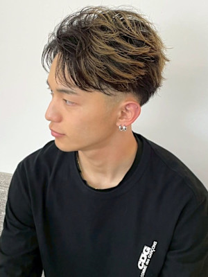 センターパート 毛流れパーマ ハイライト ブリーチ フェード