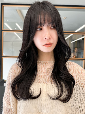 黒髪美髪レイヤー韓国ヘアロングくびれワンカール小顔エアリー