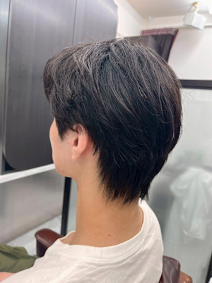 ネープレスセンターパート　黒髪　刈り上げなし