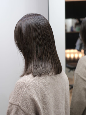 グレージュ風カラー＋ミディアムヘア