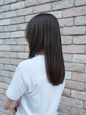 暗髪ベージュ＋ロングヘア