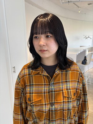 就活カラー黒髪ミディアム