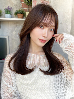後れ毛が可愛い顔周りハイレイヤーロングチェリーブラウン
