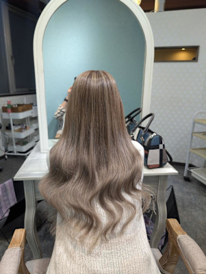 グレージュカラーで抜け感STYLEく