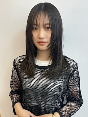 レイヤーカット　顔周りカット　シースルーバング　暗髪　20代