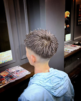 【アップバングショート×スキンフェード】