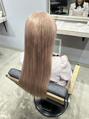 ピンクベージュ