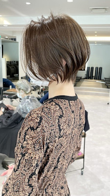 30代40代50代白髪ぼかし前髪あり丸顔似合う髪型ショート