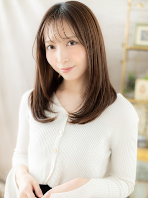 うぶバング小顔ワンカールストレートレイヤー　くすみベージュ