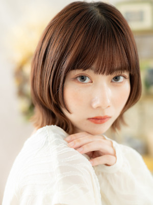 ぱっつん前髪ウルフミディアムくびレイヤー　マロンベージュ