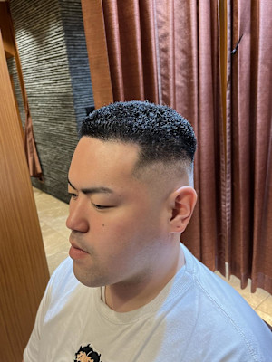 銀座　理容室　スキンフェード　パンチパーマ