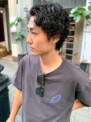 センターパート 波巻きスパイラルパーマ 束感 ミディアム